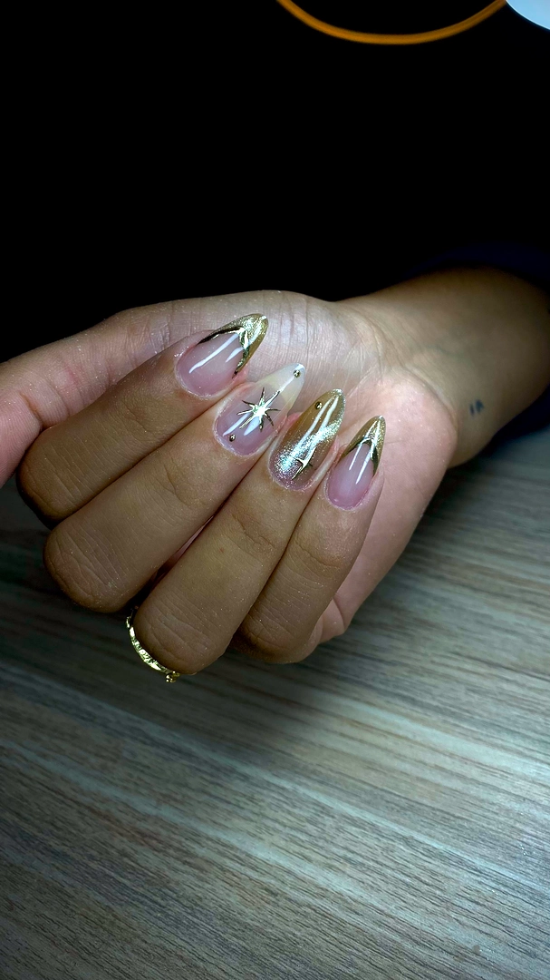 Unhas Stiletto — ousadia geométrica com precisão técnica por Joice Souza